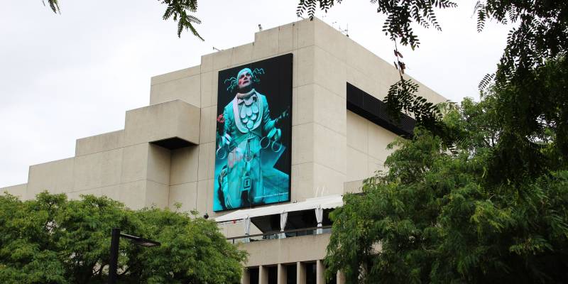 qpac digital building signage